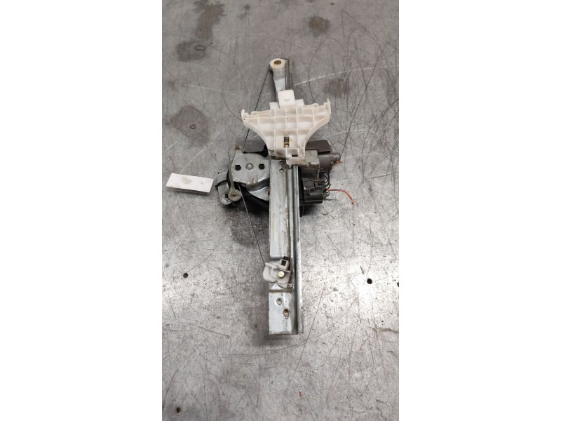 Recambio de elevalunas trasero izquierdo para ford mondeo iii turnier (bwy) 2.0 tdci referencia OEM IAM 0130821773  