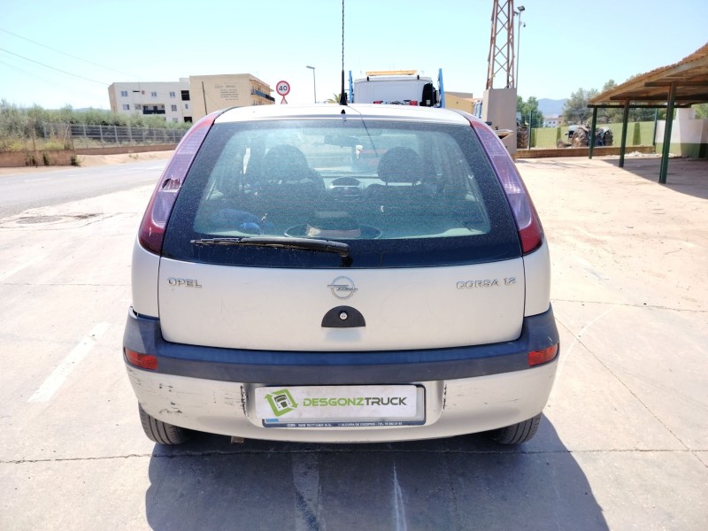 opel corsa c (x01) del año 2001