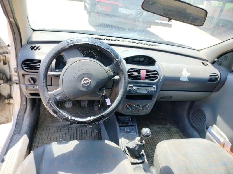 opel corsa c (x01) del año 2001