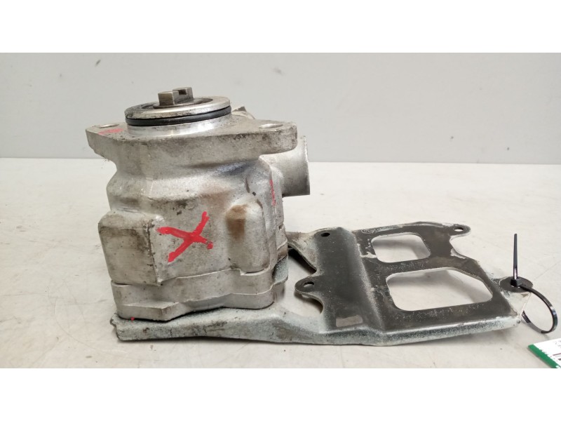 Recambio de bomba servodireccion para iveco eurocargo tector 3.9 diesel referencia OEM IAM 4896314  7685900103