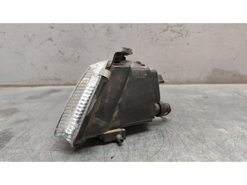Recambio de faro derecho para volkswagen passat berlina (3b2) comfortline referencia OEM IAM 12132  