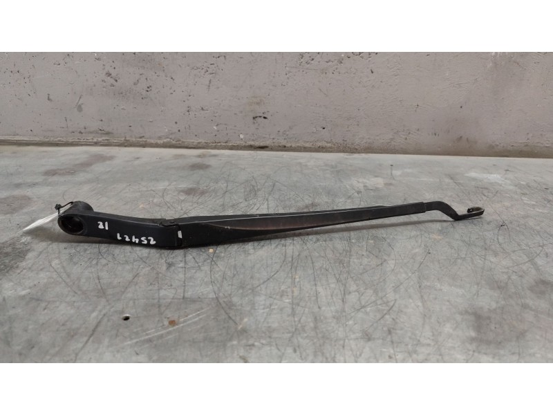 Recambio de brazo limpia delantero izquierdo para hyundai i30 (gd) 1.6 crdi referencia OEM IAM   