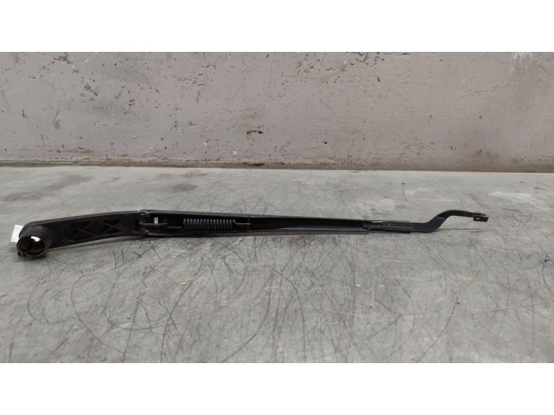 Recambio de brazo limpia delantero izquierdo para hyundai i30 (gd) 1.6 crdi referencia OEM IAM   