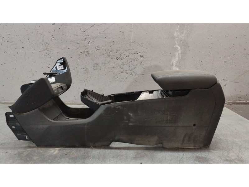 Recambio de consola central para kia niro i (de) e-niro referencia OEM IAM 84630q4110wk  