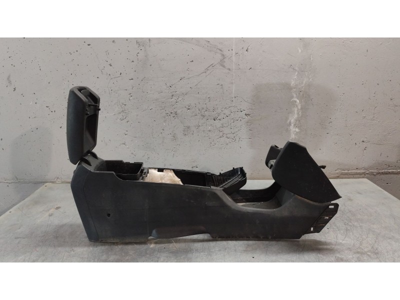 Recambio de consola central para kia niro i (de) e-niro referencia OEM IAM 84630q4110wk  