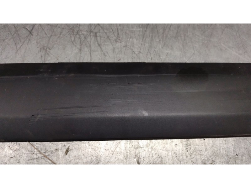 Recambio de moldura puerta delantera derecha para peugeot partner tepee 1.6 bluehdi 100 referencia OEM IAM 96816453  