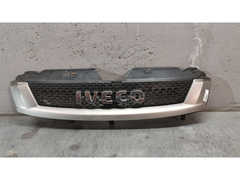 Recambio de rejilla delantera central para iveco daily vi autobús 50c80e referencia OEM IAM 5801255792  