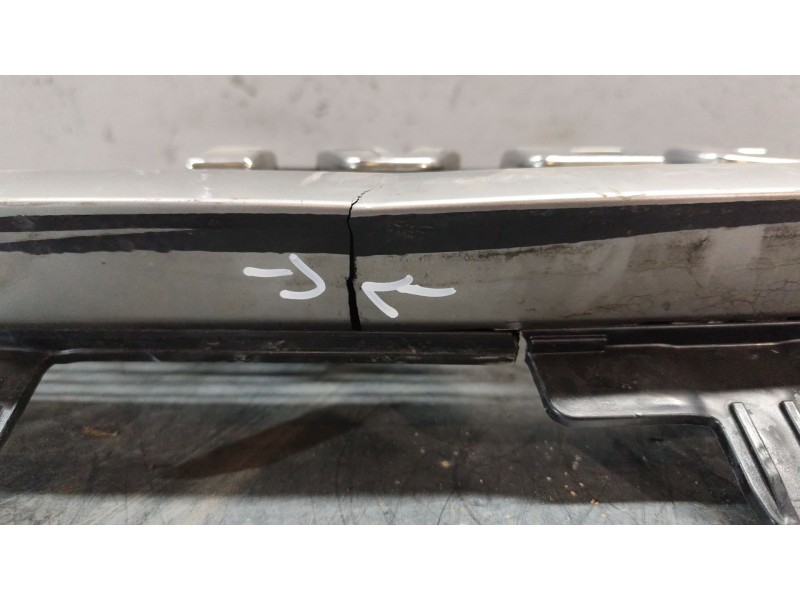 Recambio de rejilla delantera central para iveco daily vi autobús 50c80e referencia OEM IAM 5801255792  