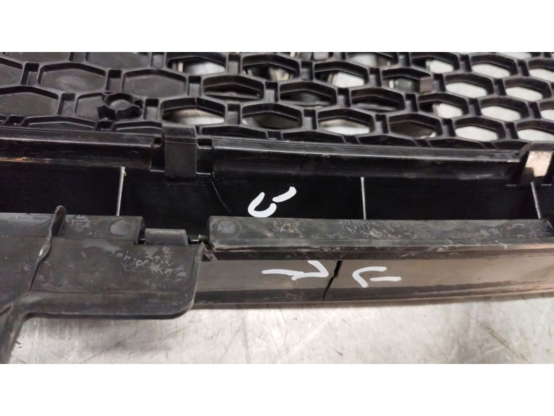 Recambio de rejilla delantera central para iveco daily vi autobús 50c80e referencia OEM IAM 5801255792  