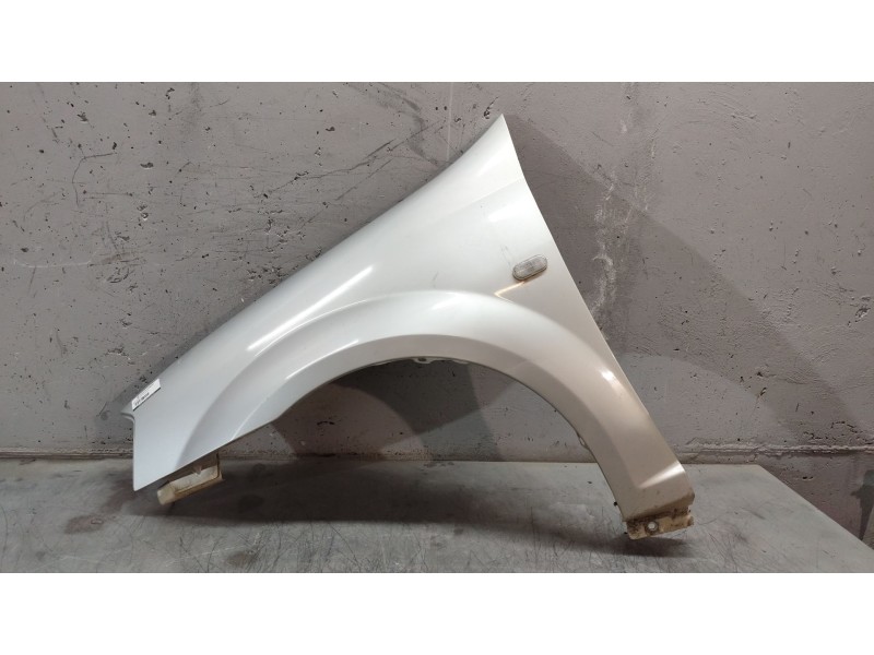 Recambio de aleta delantera izquierda para dacia logan 1.6 cat referencia OEM IAM   