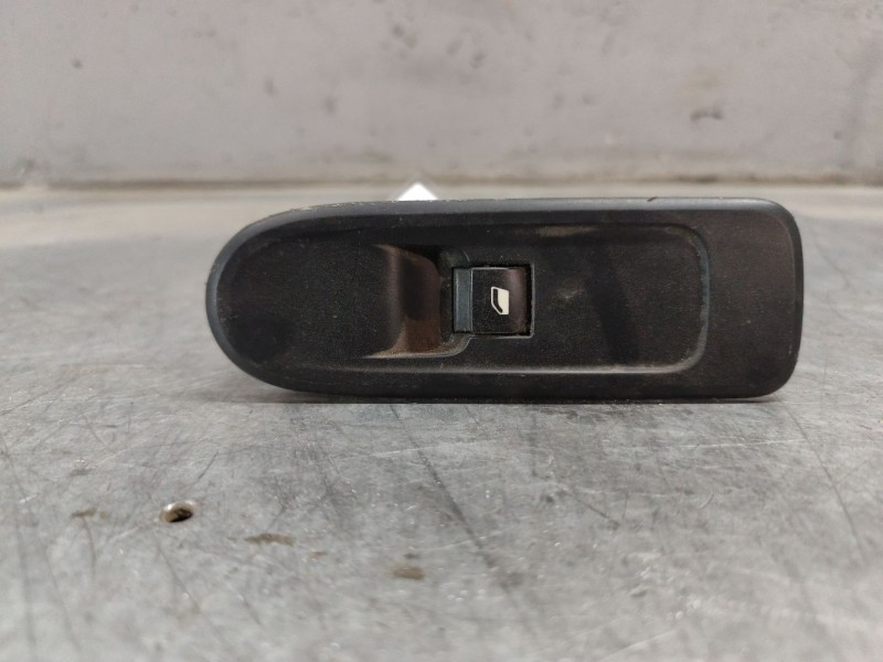 Recambio de mando elevalunas delantero derecho para peugeot 308 1.6 16v referencia OEM IAM 96565184  