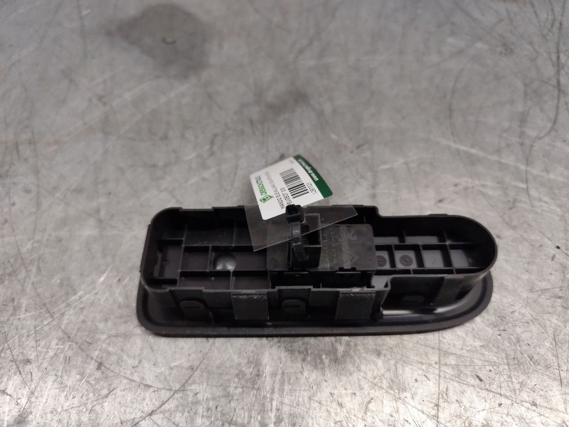 Recambio de mando elevalunas delantero derecho para peugeot 308 1.6 16v referencia OEM IAM 96565184  