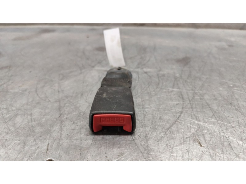 Recambio de enganche cinturon trasero central para citroën c3 1.4 hdi audace referencia OEM IAM 9640832177  