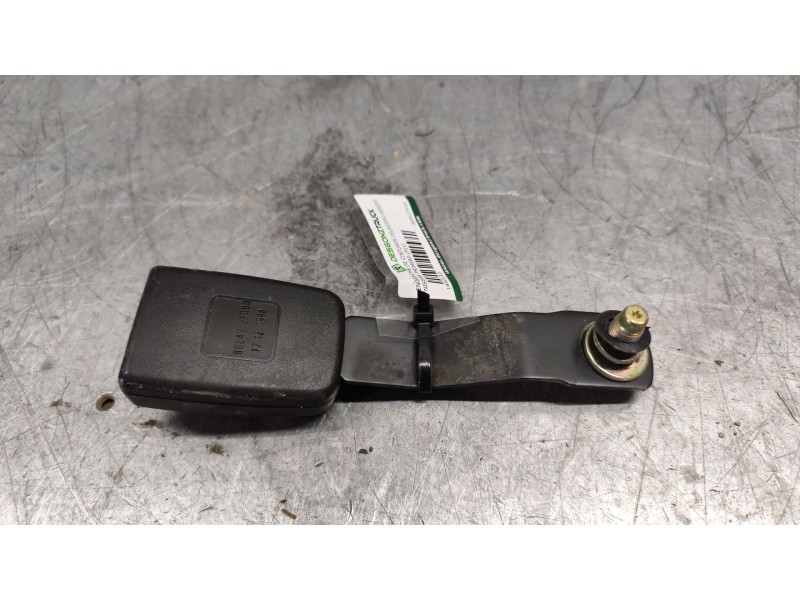 Recambio de enganche de cinturon delantero derecho para nissan primera (p11) 2.0 td referencia OEM IAM 868422F000  