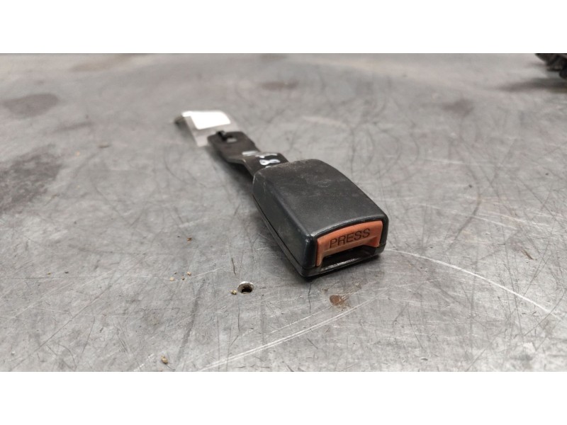 Recambio de enganche de cinturon delantero izquierdo para nissan primera (p11) 2.0 td referencia OEM IAM 868422F000  