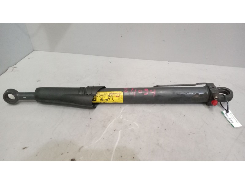 Recambio de brazo elevacion cabina para scania r i r 580 referencia OEM IAM 1720924  