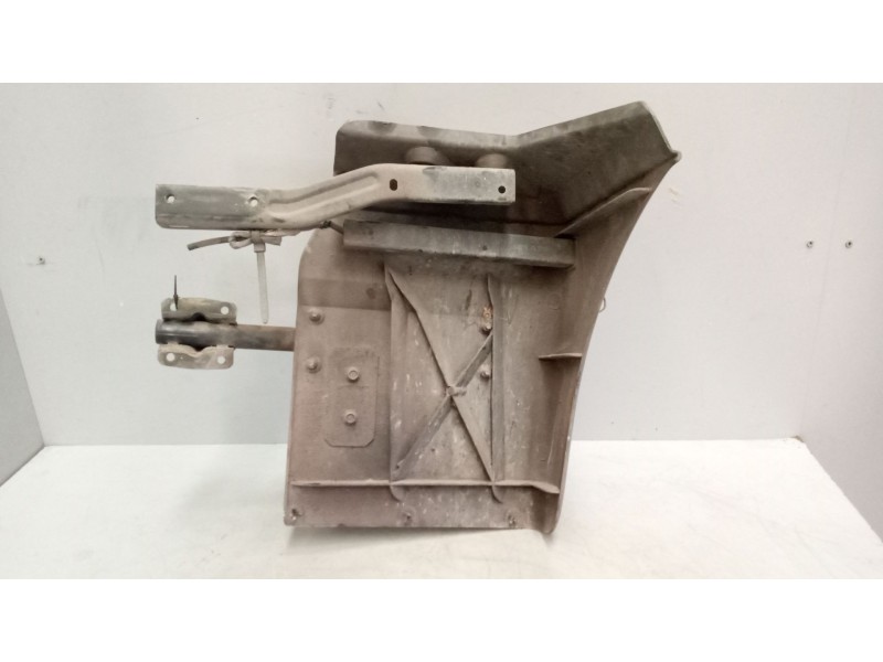 Recambio de guardabarros delantero izquierdo para nissan cabstar 01.04  3.0 diesel referencia OEM IAM   