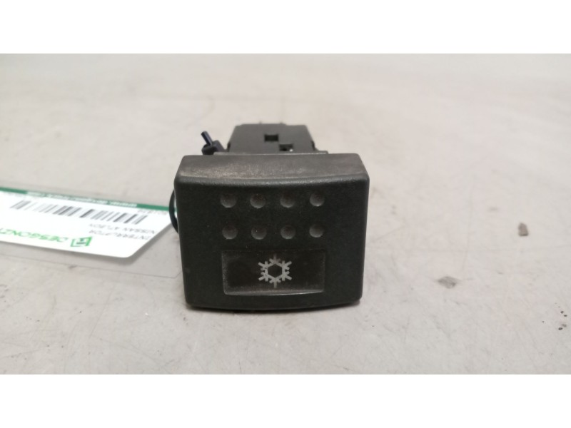 Recambio de interruptor para nissan atleon 110 referencia OEM IAM 251709x401  boton aire accondicionado