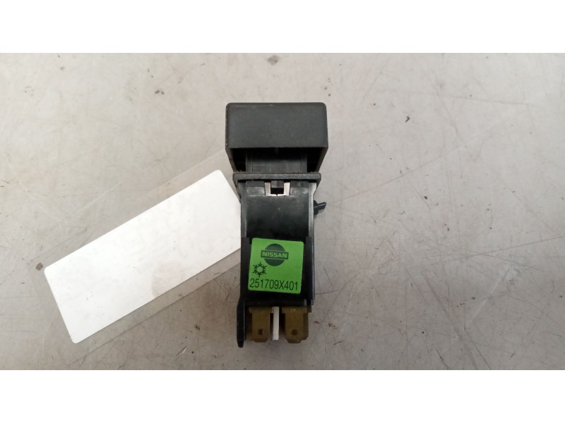 Recambio de interruptor para nissan atleon 110 referencia OEM IAM 251709x401  boton aire accondicionado
