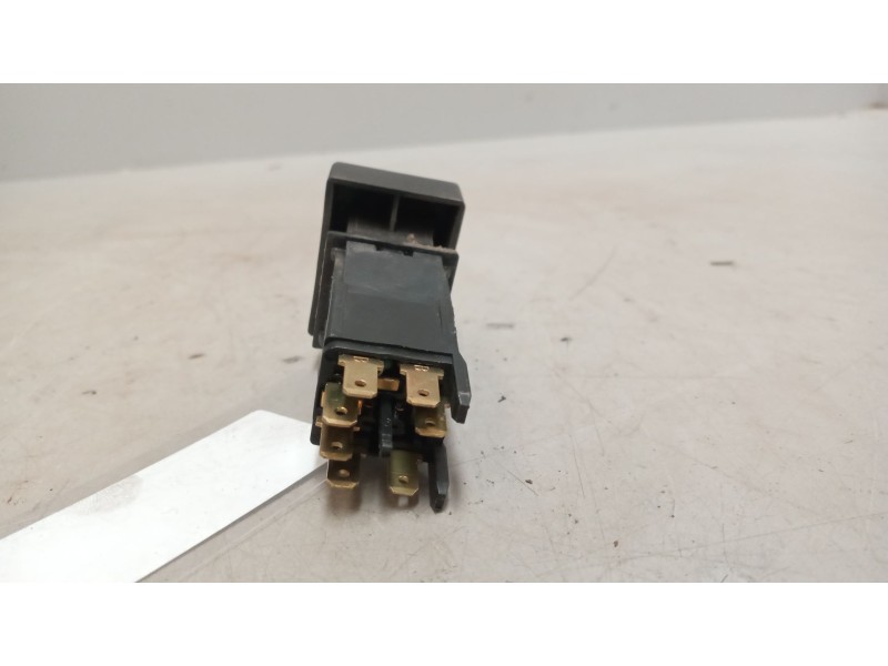 Recambio de boton antiniebla para nissan atleon 110 referencia OEM IAM 253709x400  