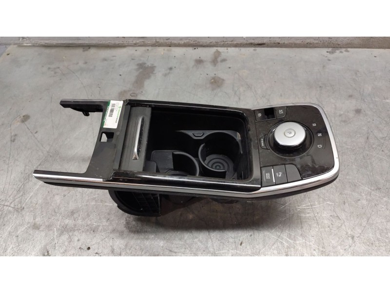 Recambio de consola central para kia niro i (de) e-niro referencia OEM IAM 84670q4000  