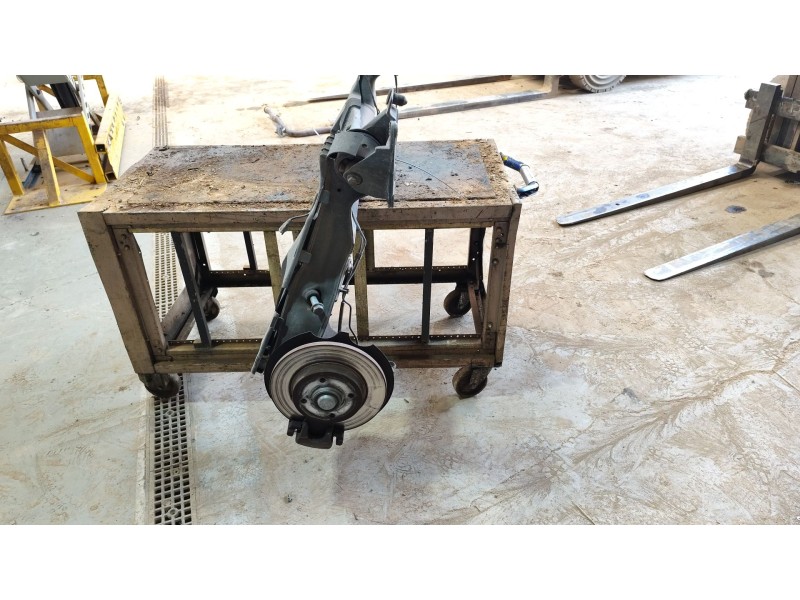 Recambio de eje trasero para peugeot partner tepee 1.6 bluehdi 100 referencia OEM IAM   