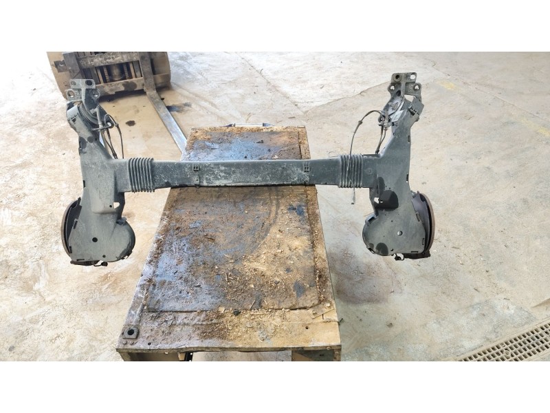 Recambio de eje trasero para peugeot partner tepee 1.6 bluehdi 100 referencia OEM IAM   