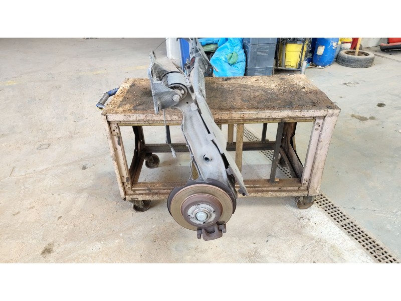 Recambio de eje trasero para peugeot partner tepee 1.6 bluehdi 100 referencia OEM IAM   