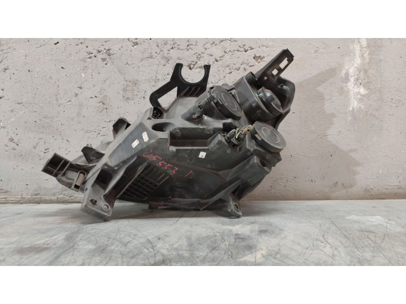 Recambio de faro derecho para peugeot partner tepee 1.6 bluehdi 100 referencia OEM IAM   