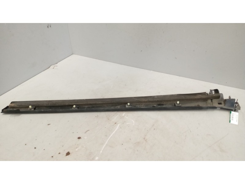 Recambio de moldura luna delantera para renault serie t 12.8 diesel referencia OEM IAM 84507767  IZQUIERDA