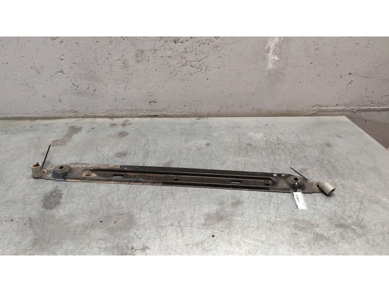 Recambio de travesaño inferior para peugeot partner tepee 1.6 bluehdi 100 referencia OEM IAM   