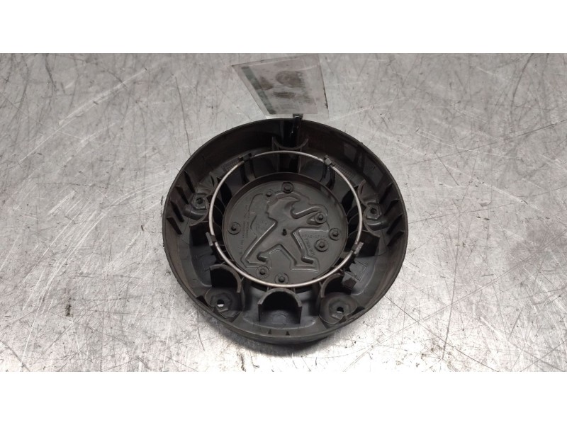 Recambio de tapacubos para peugeot partner tepee 1.6 bluehdi 100 referencia OEM IAM 9608342277  