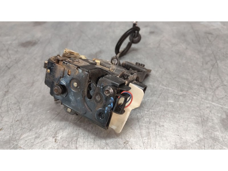 Recambio de cerradura puerta trasera izquierda para volkswagen passat berlina (3b2) comfortline referencia OEM IAM  6 PINS 