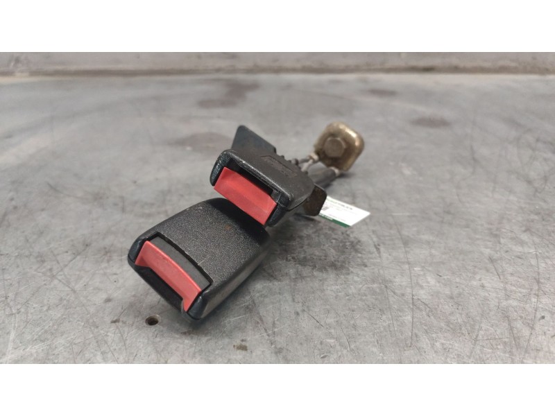 Recambio de enganche de cinturon trasero izquierdo para volkswagen passat berlina (3b2) comfortline referencia OEM IAM 3B0857739