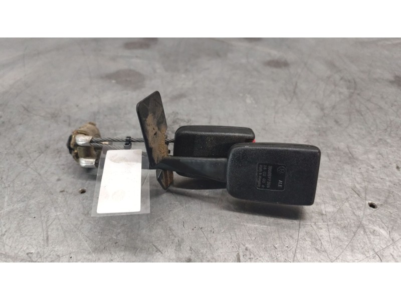 Recambio de enganche de cinturon trasero izquierdo para volkswagen passat berlina (3b2) comfortline referencia OEM IAM 3B0857739