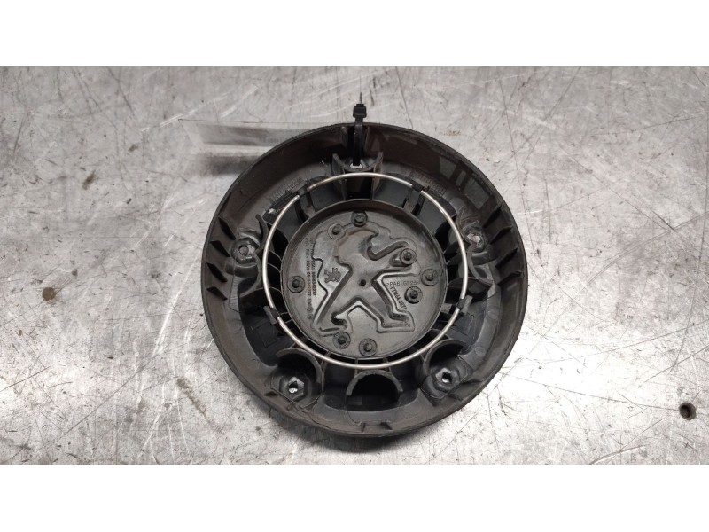 Recambio de tapacubos para peugeot partner tepee 1.6 bluehdi 100 referencia OEM IAM 9608342277  