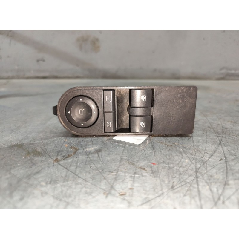 Recambio de mando elevalunas delantero izquierdo para opel astra h ber. 1.7 16v cdti referencia OEM IAM 13228706  