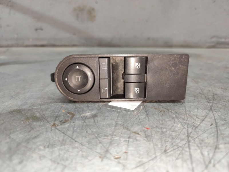 Recambio de mando elevalunas delantero izquierdo para opel astra h ber. 1.7 16v cdti referencia OEM IAM 13228706  