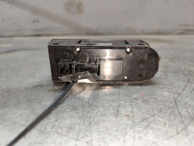 Recambio de mando elevalunas delantero izquierdo para opel astra h ber. 1.7 16v cdti referencia OEM IAM 13228706  