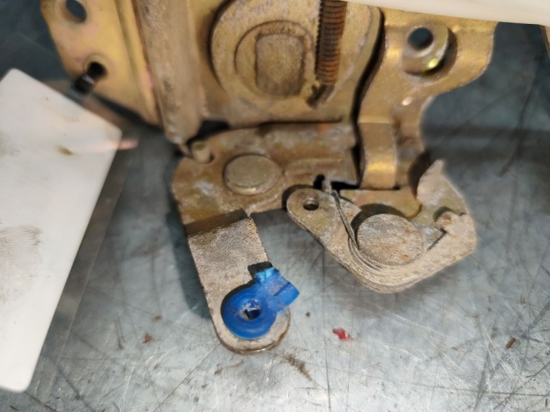 Recambio de cerradura puerta delantera derecha para seat marbella 0.9 referencia OEM IAM   