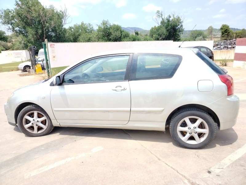 toyota corolla (_e12_) del año 2005