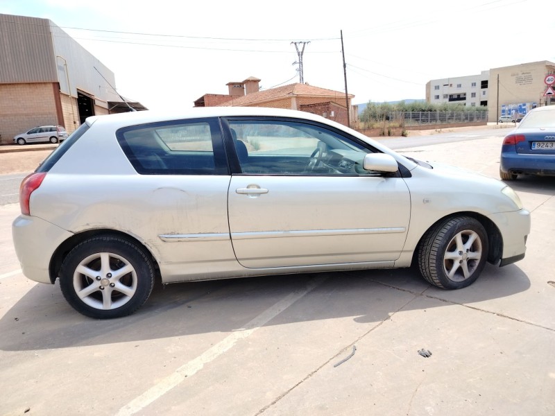 toyota corolla (_e12_) del año 2005