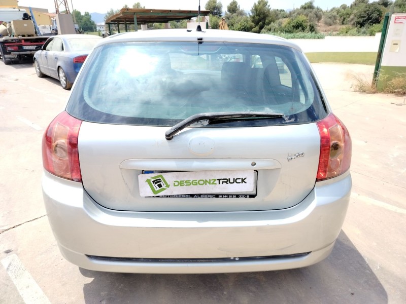 toyota corolla (_e12_) del año 2005