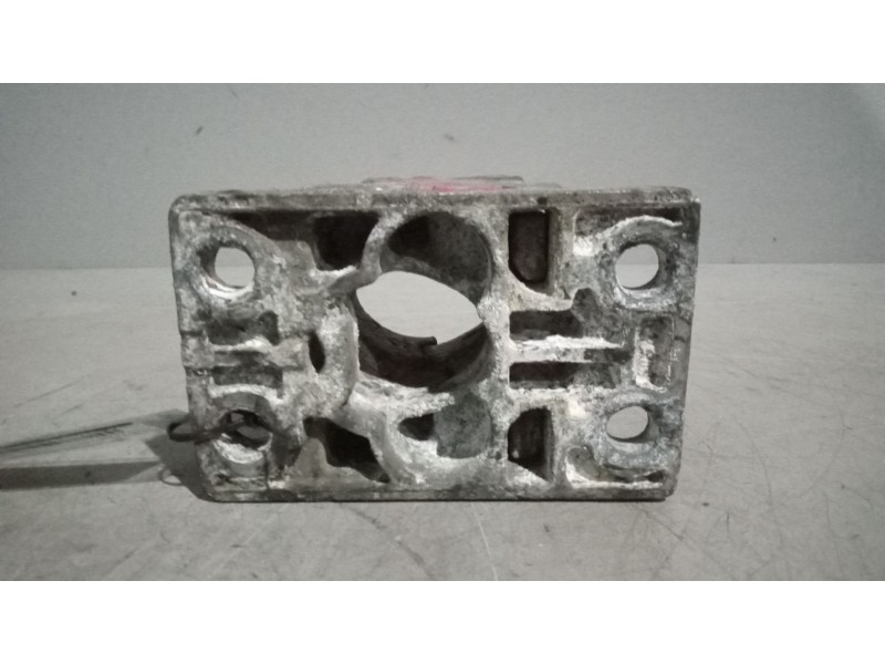 Recambio de soporte guardabarros trasero para volvo fh xxx 12.8 diesel referencia OEM IAM 21213203  