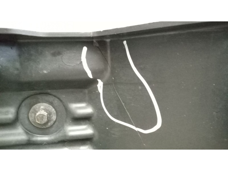 Recambio de guardabarros delantero izquierdo para volvo fh xxx 12.8 diesel referencia OEM IAM 82110404  