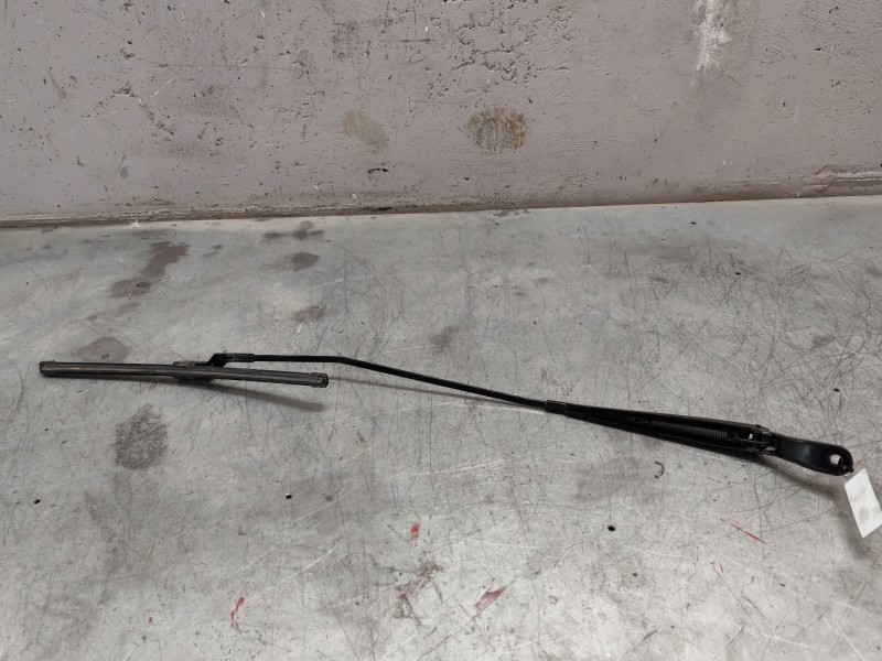 Recambio de brazo limpia delantero derecho para peugeot partner tepee 1.6 bluehdi 100 referencia OEM IAM   