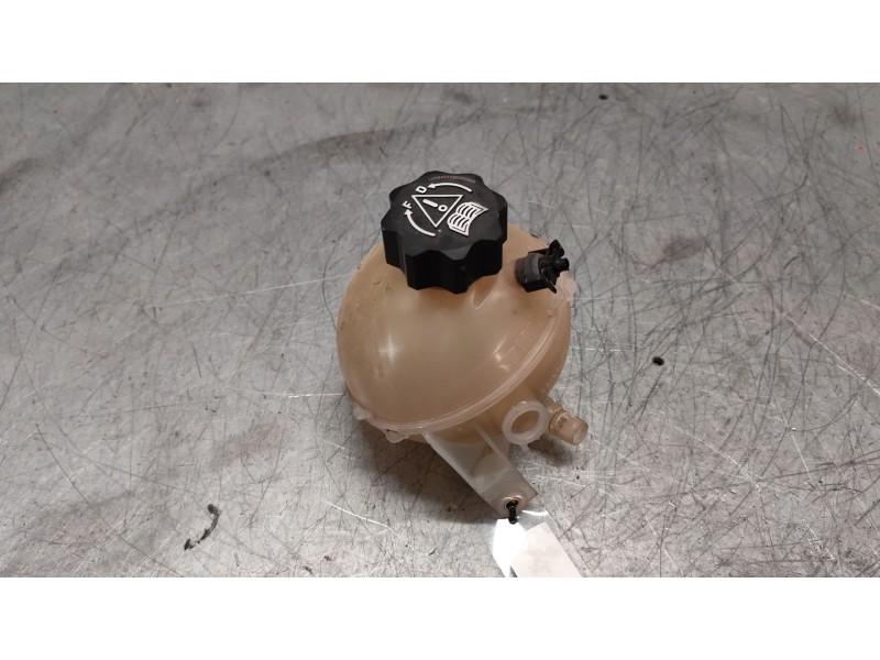 Recambio de deposito expansion para peugeot partner tepee 1.6 bluehdi 100 referencia OEM IAM 9684527680  