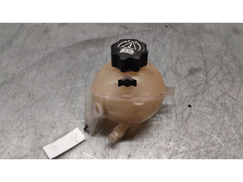 Recambio de deposito expansion para peugeot partner tepee 1.6 bluehdi 100 referencia OEM IAM 9684527680  