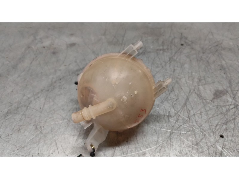 Recambio de deposito expansion para peugeot partner tepee 1.6 bluehdi 100 referencia OEM IAM 9684527680  