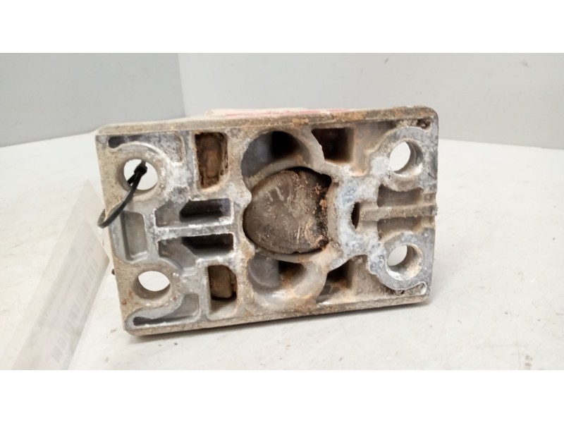 Recambio de soporte guardabarros trasero para volvo fm xxx 12.8 diesel referencia OEM IAM   